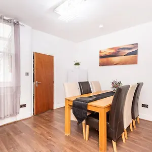 https://exclusive-house-near-the-heart-of-the-racecourse.yorkshirehotels.net